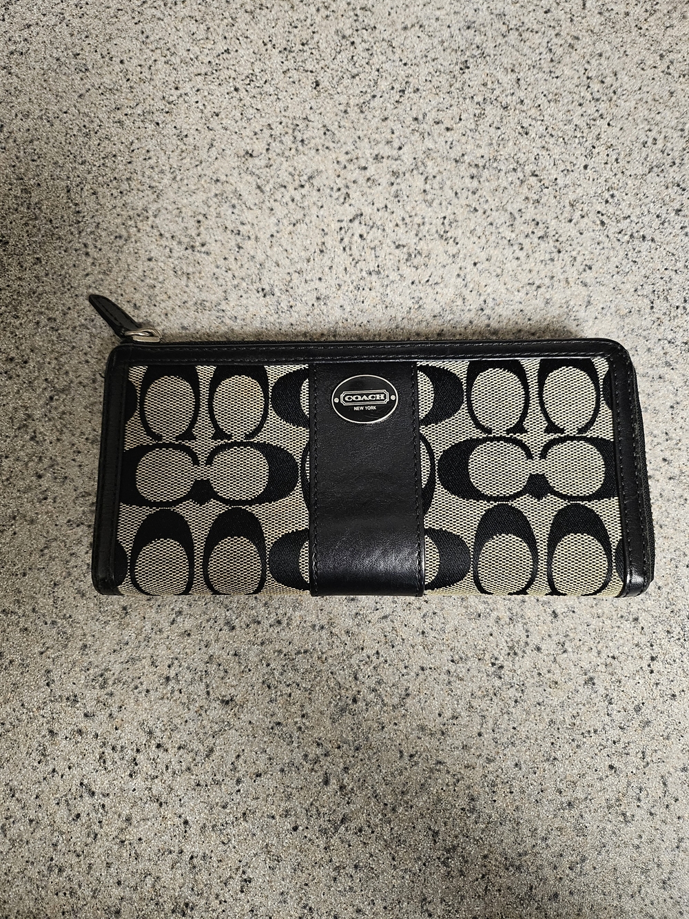 Coach Signature Zip Wallet in Black/Tan